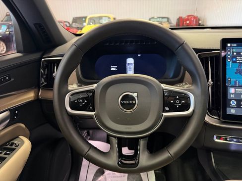 Used 2026 Volvo XC90 B5 Plus w/ Protection Package Premier AWD/4WD image 32