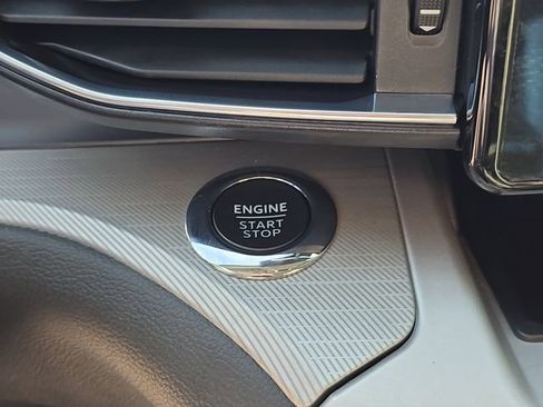 Used 2022 Ford Explorer XLT w/ Equipment Group 202A image 33