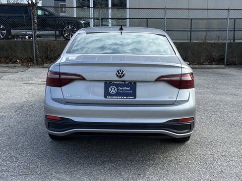 Used 2022 Volkswagen Jetta SE image 6