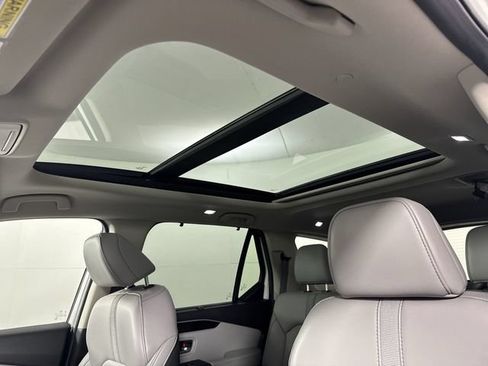 Certified 2025 Honda Pilot Touring image 20