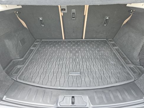 Used 2023 Jaguar E-PACE SE image 34