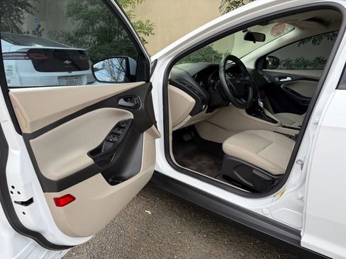 Used 2016 Ford Focus SE image 9