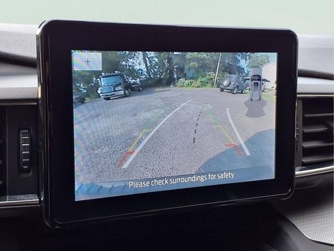 Used 2020 Ford Explorer XLT w/ Equipment Group 202A AWD/4WD image 8