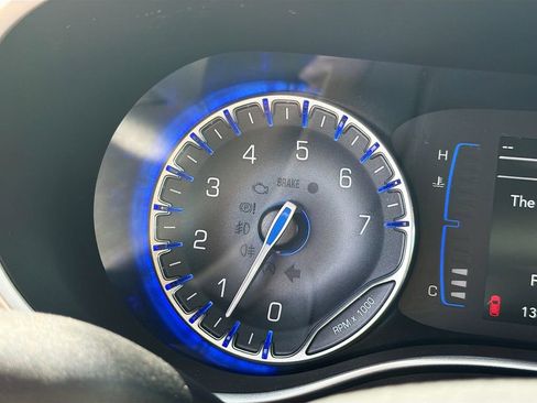 Used 2020 Chrysler Pacifica Touring w/ Tire & Wheel Group FWD image 38