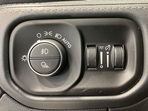 Used 2022 RAM 1500 Limited AWD/4WD image 18