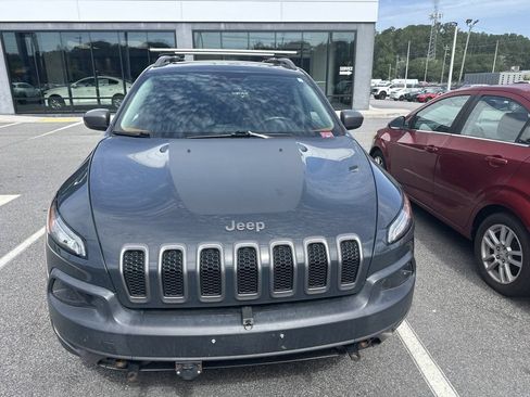Used 2016 Jeep Cherokee Trailhawk w/ Comfort/Convenience Group AWD/4WD image 2