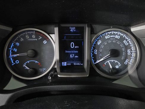 Used 2019 Toyota Tacoma SR5 AWD/4WD image 22