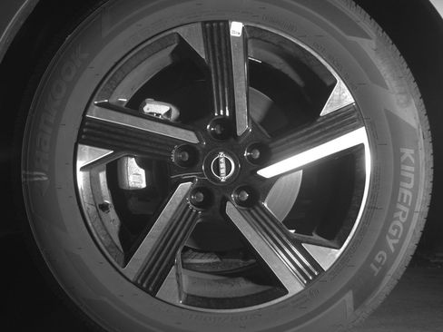 Used 2025 Nissan Sentra SV FWD image 12