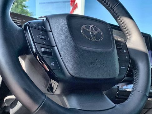 Used 2026 Toyota Prius XLE FWD image 19