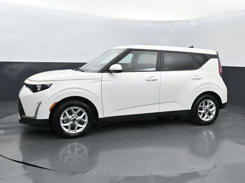 Used 2023 Kia Soul LX w/ LX Technology Package image 4