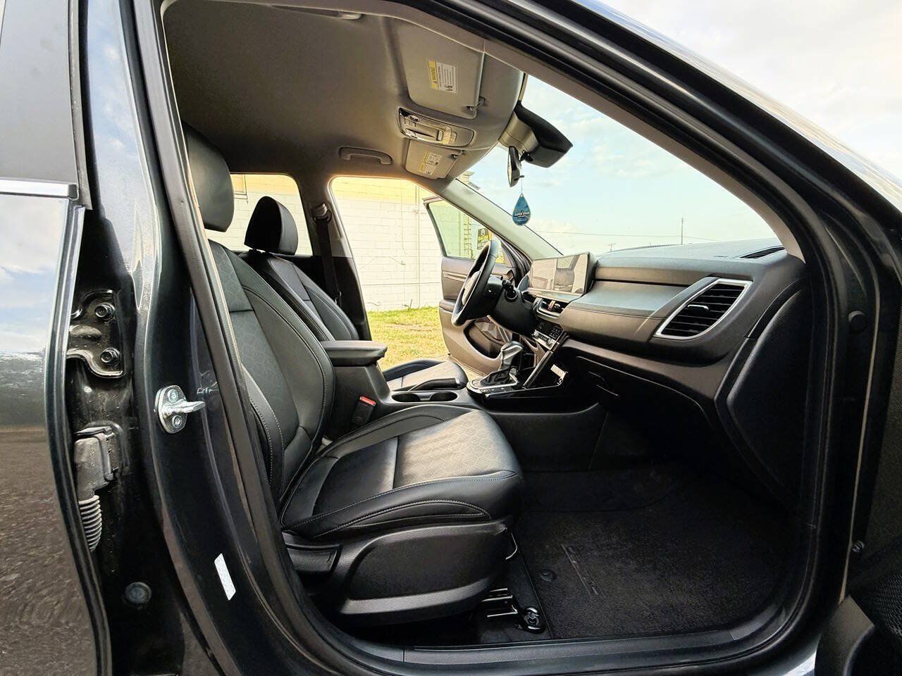Used 2025 Kia Seltos EX FWD image 16