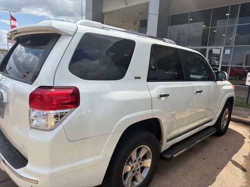 Used 2011 Toyota 4Runner SR5 w/ Premium Pkg w/Leather RWD image 4