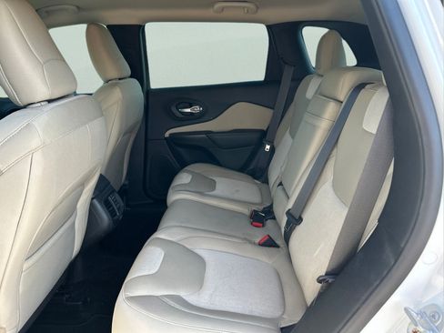 Used 2015 Jeep Cherokee Sport w/ Sport Appearance Group FWD image 10