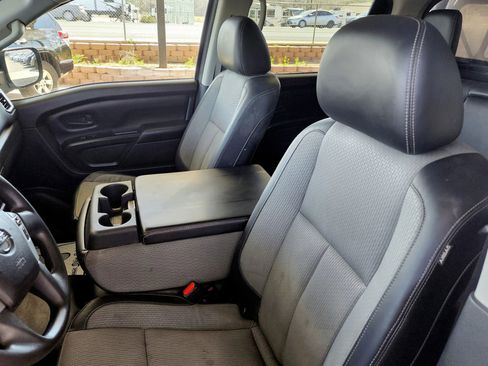 Used 2017 Nissan Titan S image 16