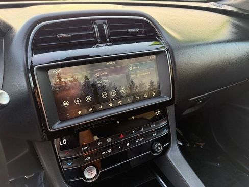 Used 2019 Jaguar F-PACE Premium AWD/4WD image 41