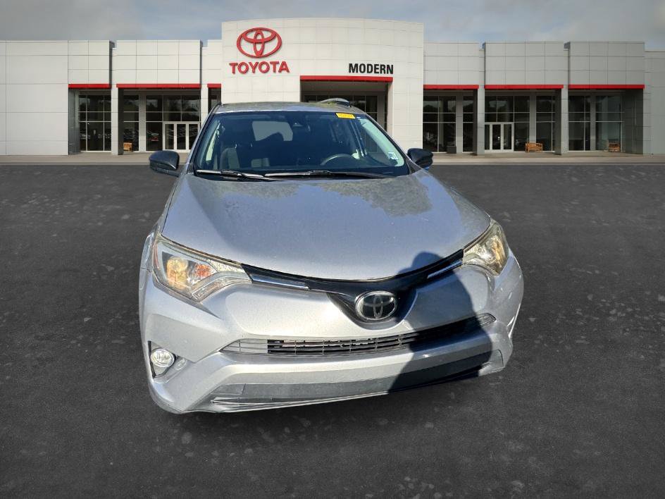 Used 2018 Toyota RAV4 LE FWD image 7