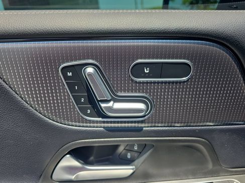 Certified 2021 Mercedes-Benz GLB 250 4MATIC image 11