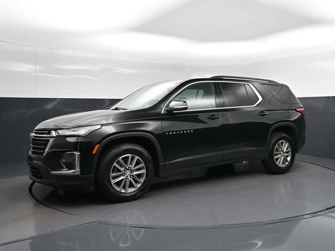 Used 2024 Chevrolet Traverse LT FWD image 3