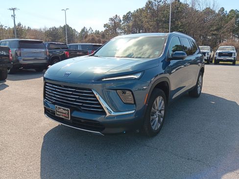 Used 2025 Buick Enclave Preferred image 1