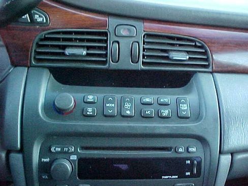 Used 2005 Cadillac De Ville FWD image 17