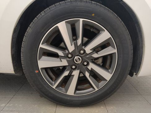 Used 2021 Nissan Versa SV FWD image 31
