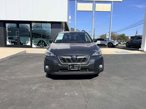 Used 2022 Subaru Crosstrek 2.0i Premium w/ Moonroof Package image 9