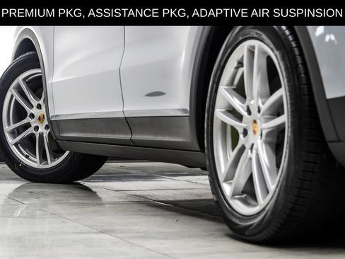 Used 2023 Porsche Cayenne w/ Premium Package AWD/4WD image 20