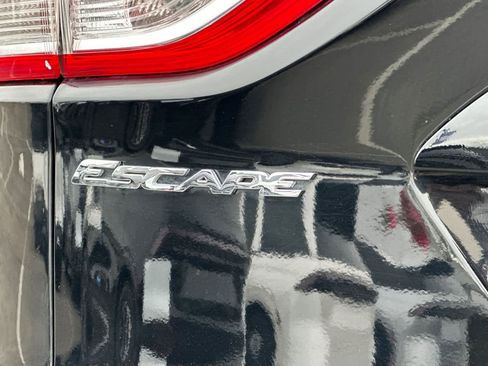 Used 2016 Ford Escape SE image 26