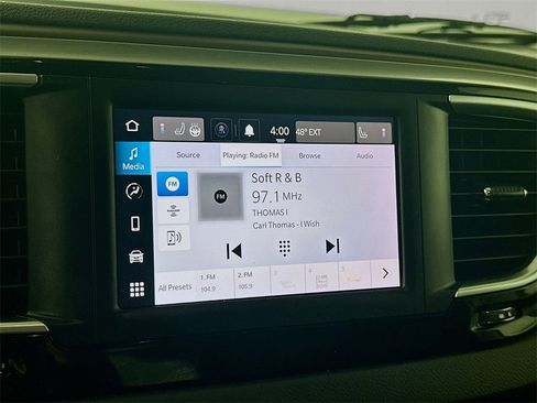 Used 2023 Chrysler Voyager LX image 17