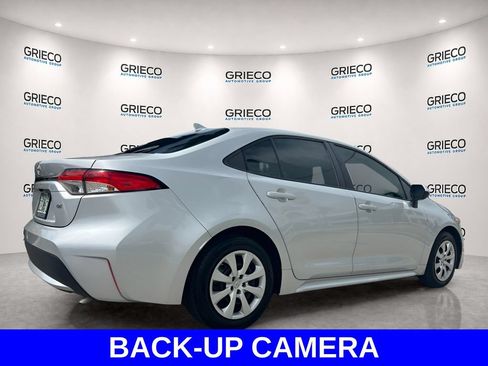 Used 2021 Toyota Corolla LE FWD image 2