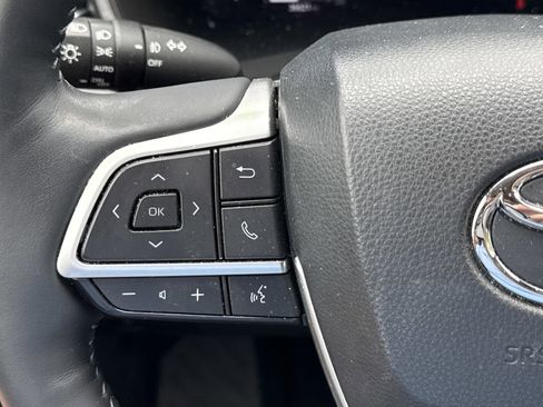 Used 2024 Toyota Highlander Limited image 24