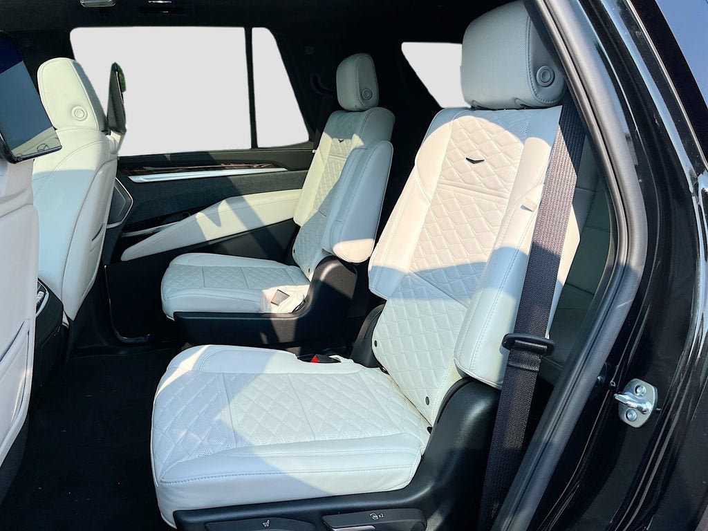 New 2026 Cadillac Escalade Platinum Sport w/ LPO, ONYX Package AWD/4WD image 29