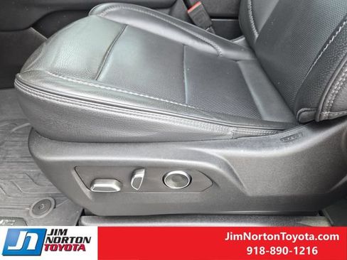 Used 2024 GMC Yukon Denali w/ Advanced Technology Package AWD/4WD image 27