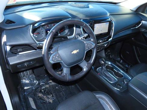 Used 2021 Chevrolet Traverse Premier image 2