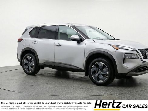 Used 2025 Nissan Rogue SV image 1