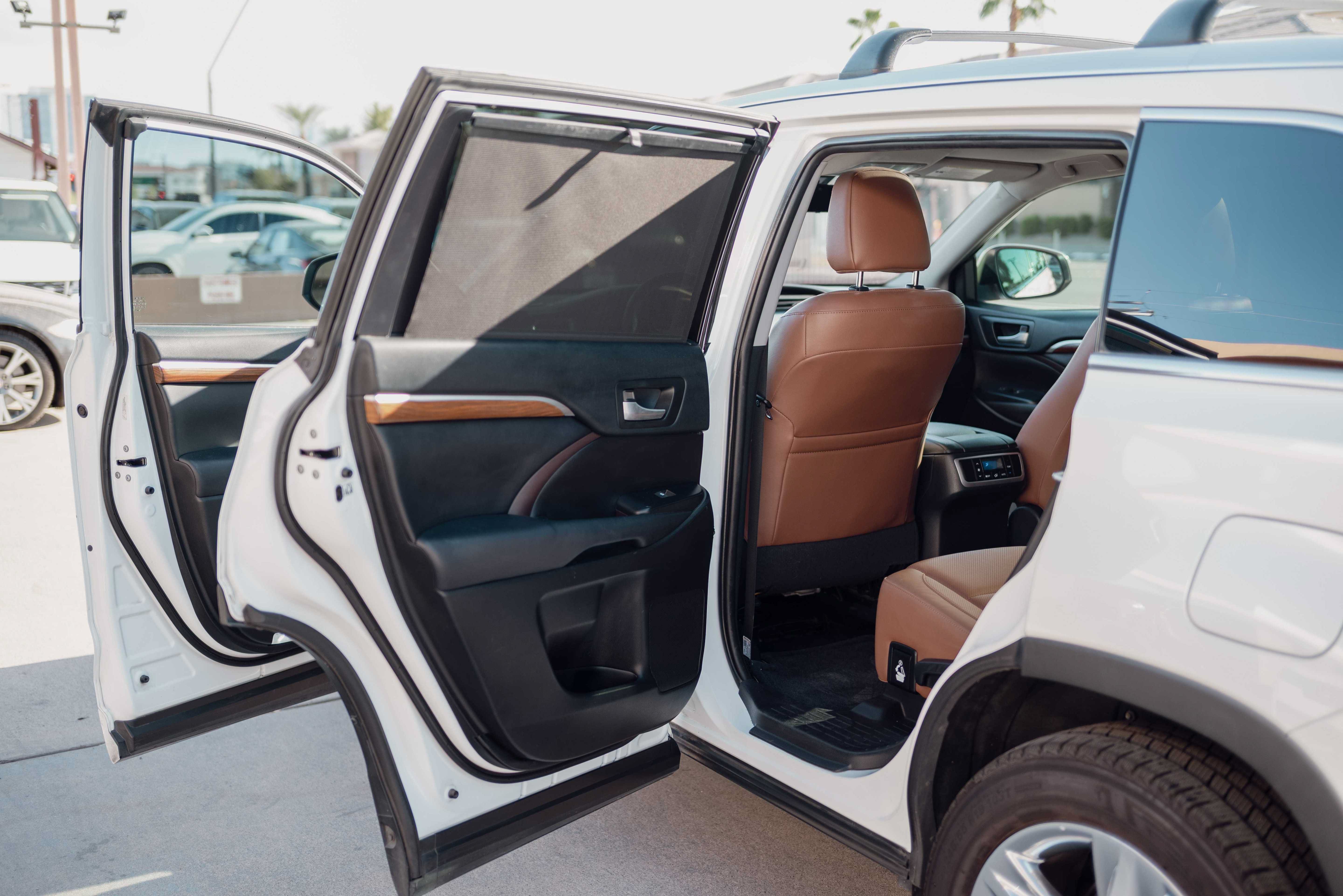Used 2019 Toyota Highlander Limited w/ Carpet Mat Package (TMS) FWD image 11