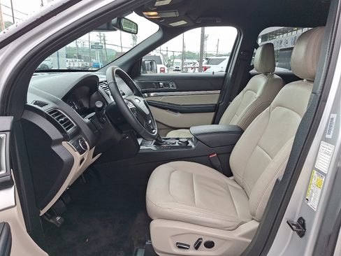 Used 2018 Ford Explorer XLT w/ Equipment Group 202A AWD/4WD image 14