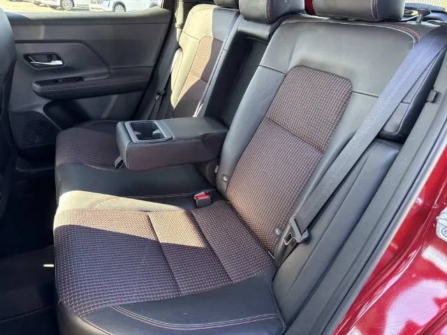 Certified 2025 Nissan Kicks SR FWD image 21