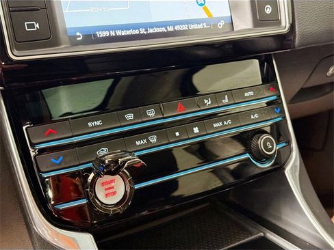 Used 2017 Jaguar XE Prestige image 15
