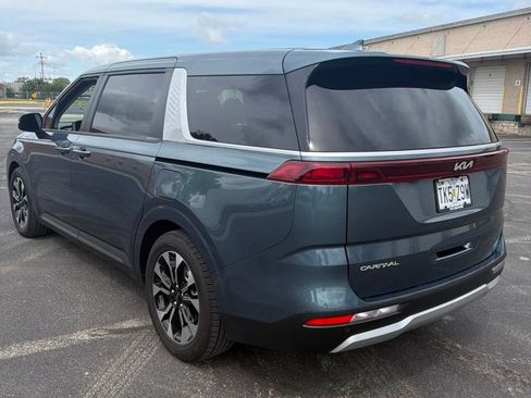 Used 2024 Kia Carnival EX FWD image 7