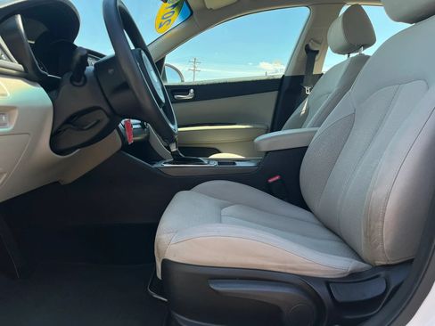 Used 2016 Kia Optima LX w/ Option Group 014 FWD image 10