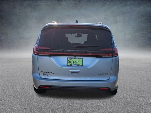 New 2026 Chrysler Pacifica Limited image 5