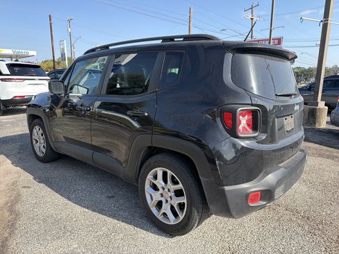Used 2015 Jeep Renegade Latitude FWD image 5
