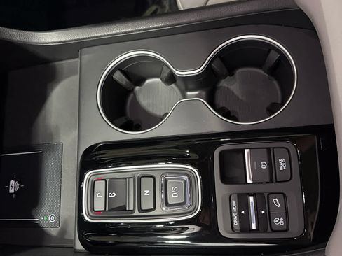 Used 2025 Honda Pilot Touring image 18