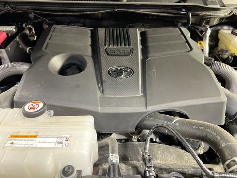 Used 2025 Toyota Tundra Limited AWD/4WD image 30