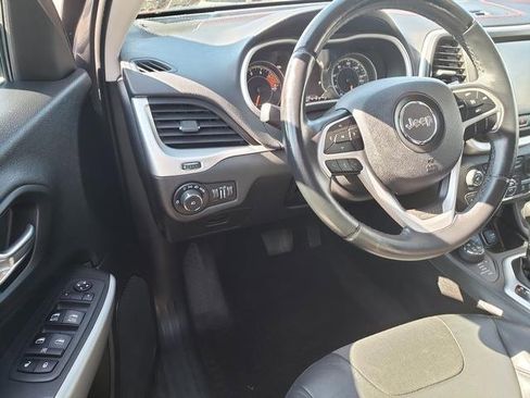 Used 2018 Jeep Cherokee Trailhawk image 10