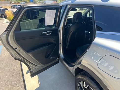 Used 2024 Kia Sportage EX AWD/4WD image 17
