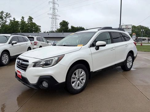 Used 2018 Subaru Outback 2.5i Premium AWD/4WD image 3
