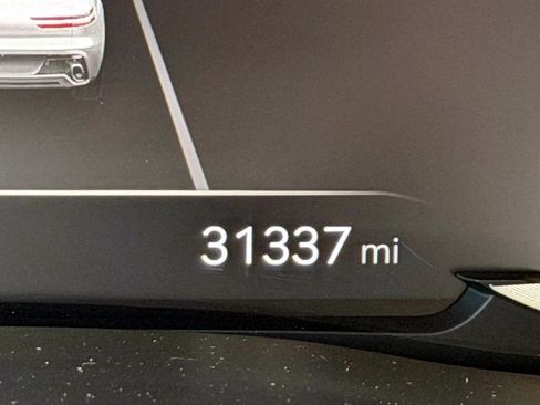 Certified 2025 Genesis GV70 2.5T AWD/4WD image 32