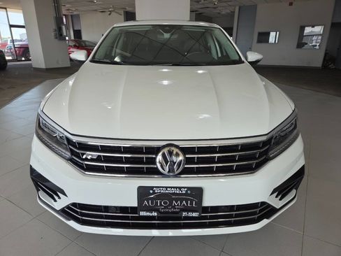 Used 2019 Volkswagen Passat 2.0T SE R-Line FWD image 2